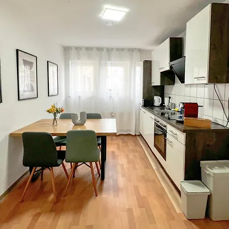 Zentrale Stadtwohnung Mit Kueche - Wifi I City Centre With Kitchen Ulm Extérieur photo